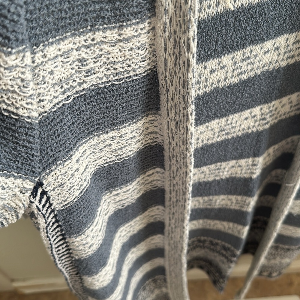 Lucky Brand Cardigan.  Excellent with jeans!  Chambray, blue,  white/cream. - Picture 4 of 5